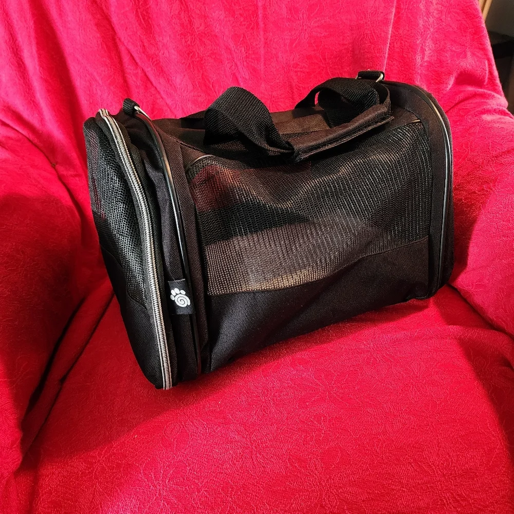 Pet carrier